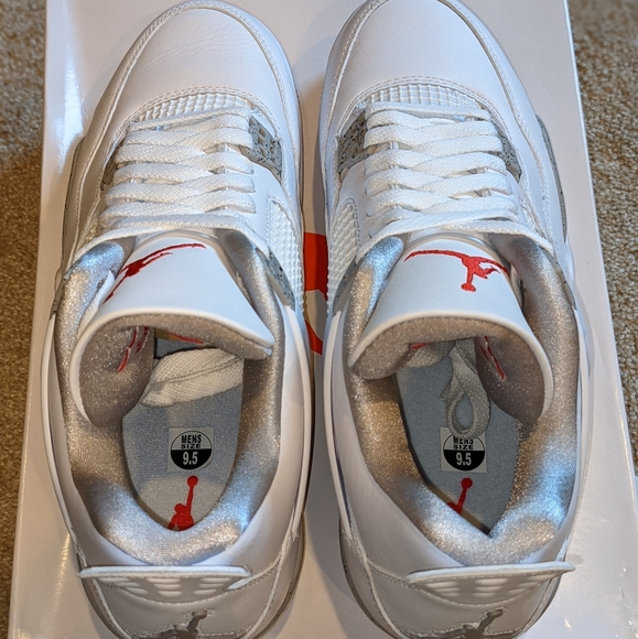 Jordan Retro 4 Tech White Oreo 9.5M w Receipt - Picture 4 of 6